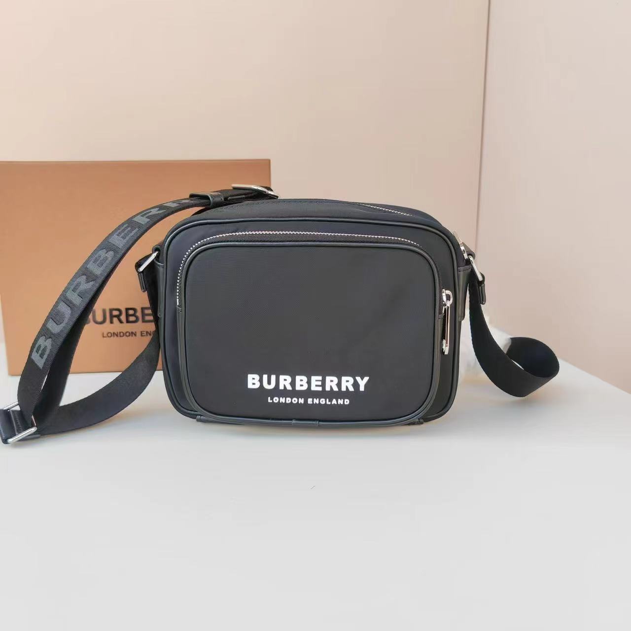 [TOP] BURBERRY Paddy Bag 22.5 x 6.5 x 16cm - Black