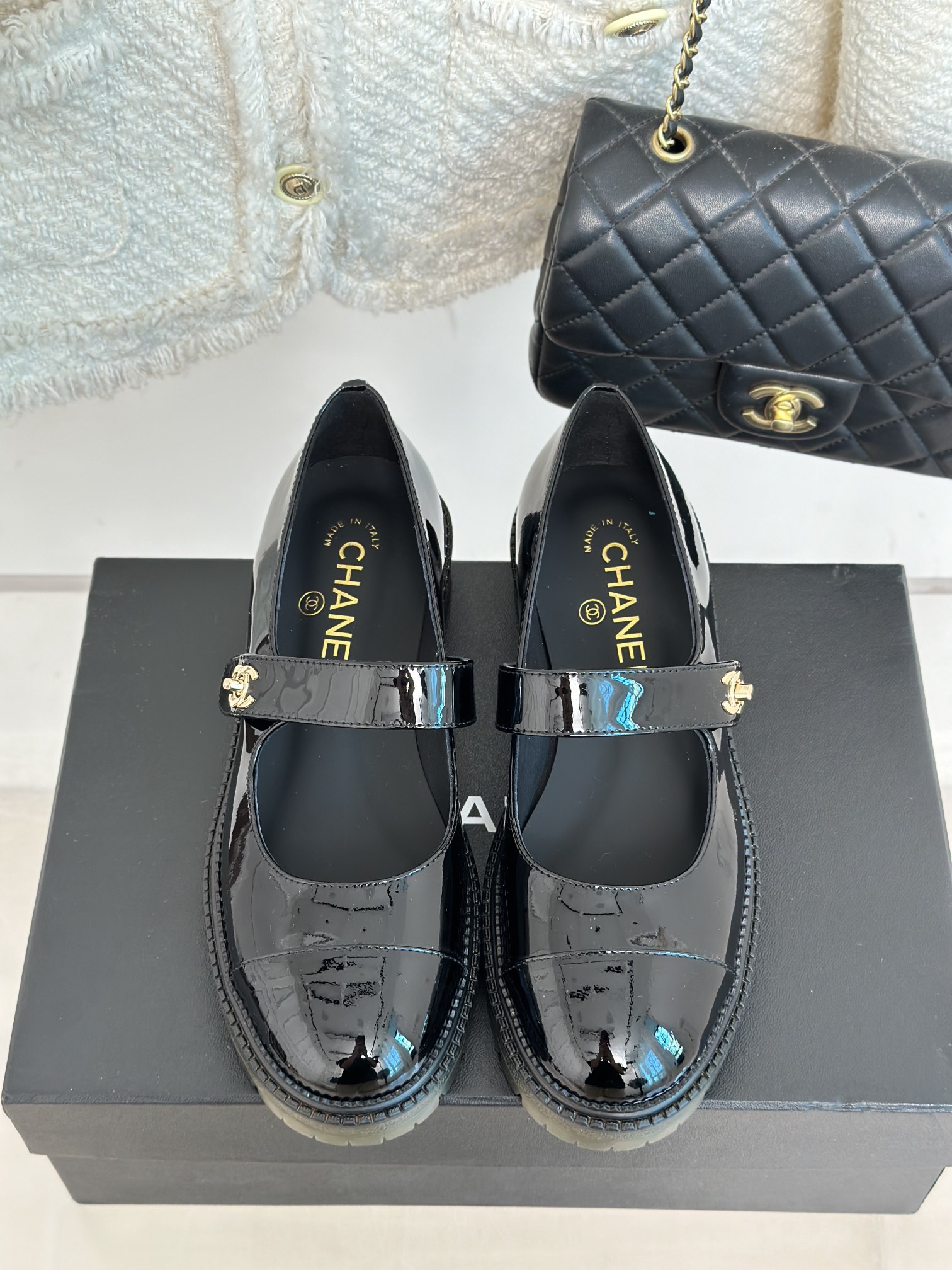 [TOP] CHANEL Cowhide Mary Jane Flat Shoes - Black
