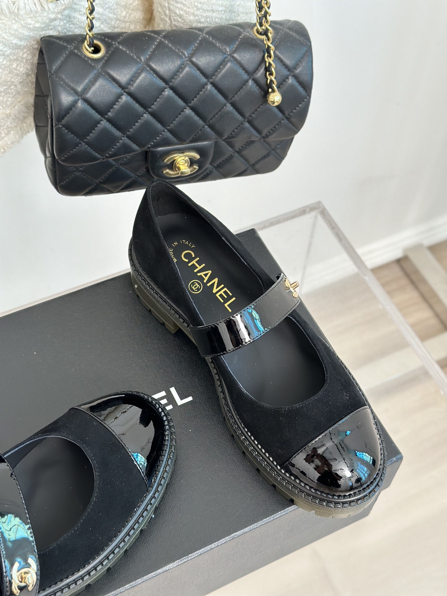 [TOP] CHANEL Cowhide Mary Jane Flat Shoes - Black