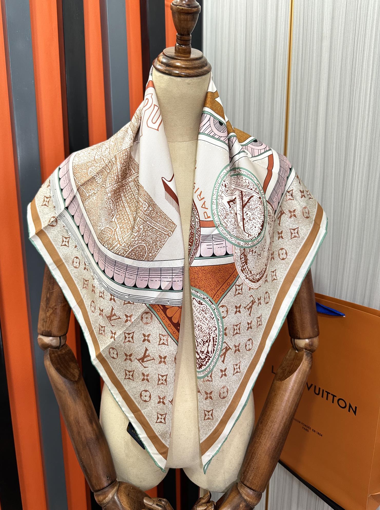[TOP] Louis Vuitton LV Square Silk Scarf 90×90 cm-2 Colors