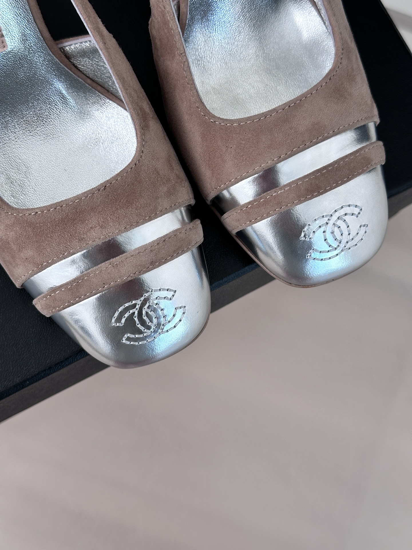 [TOP] CHANEL CC Thick Heel Back Sandals - Pink