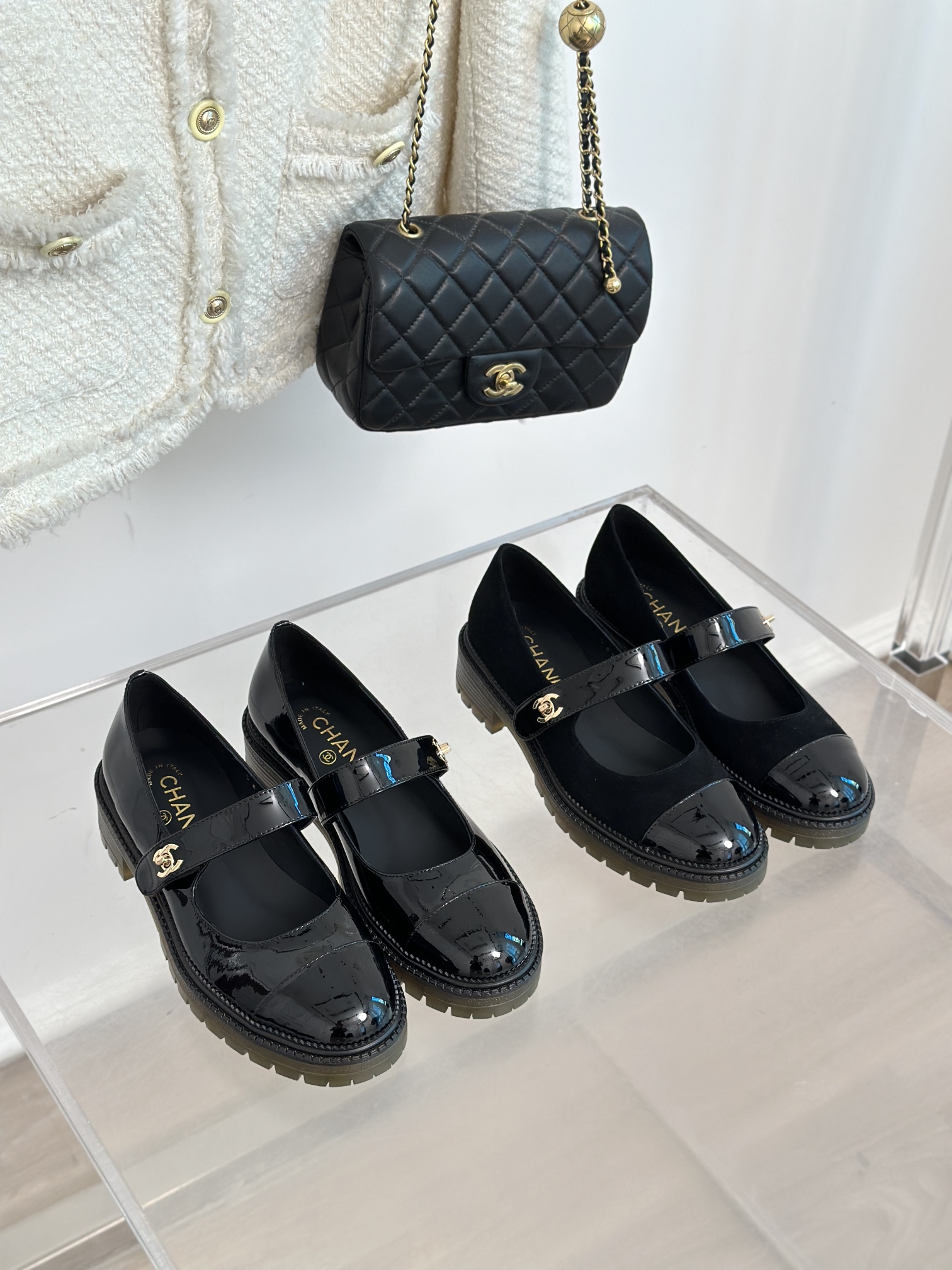[TOP] CHANEL Cowhide Mary Jane Flat Shoes - Black