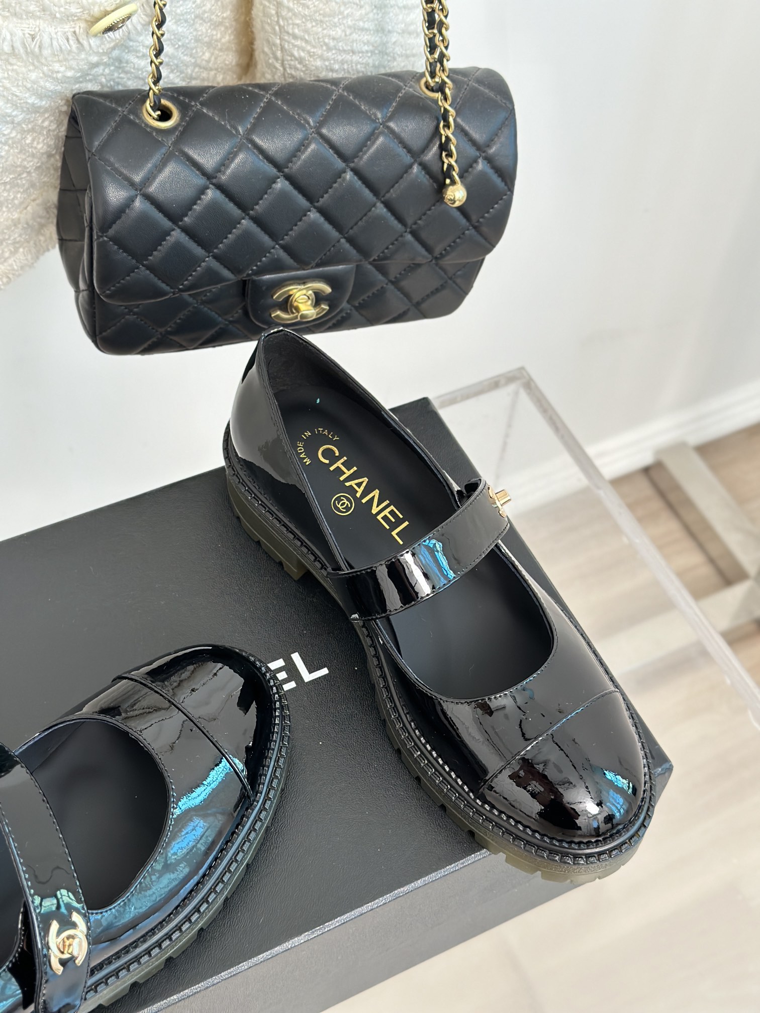 [TOP] CHANEL Cowhide Mary Jane Flat Shoes - Black