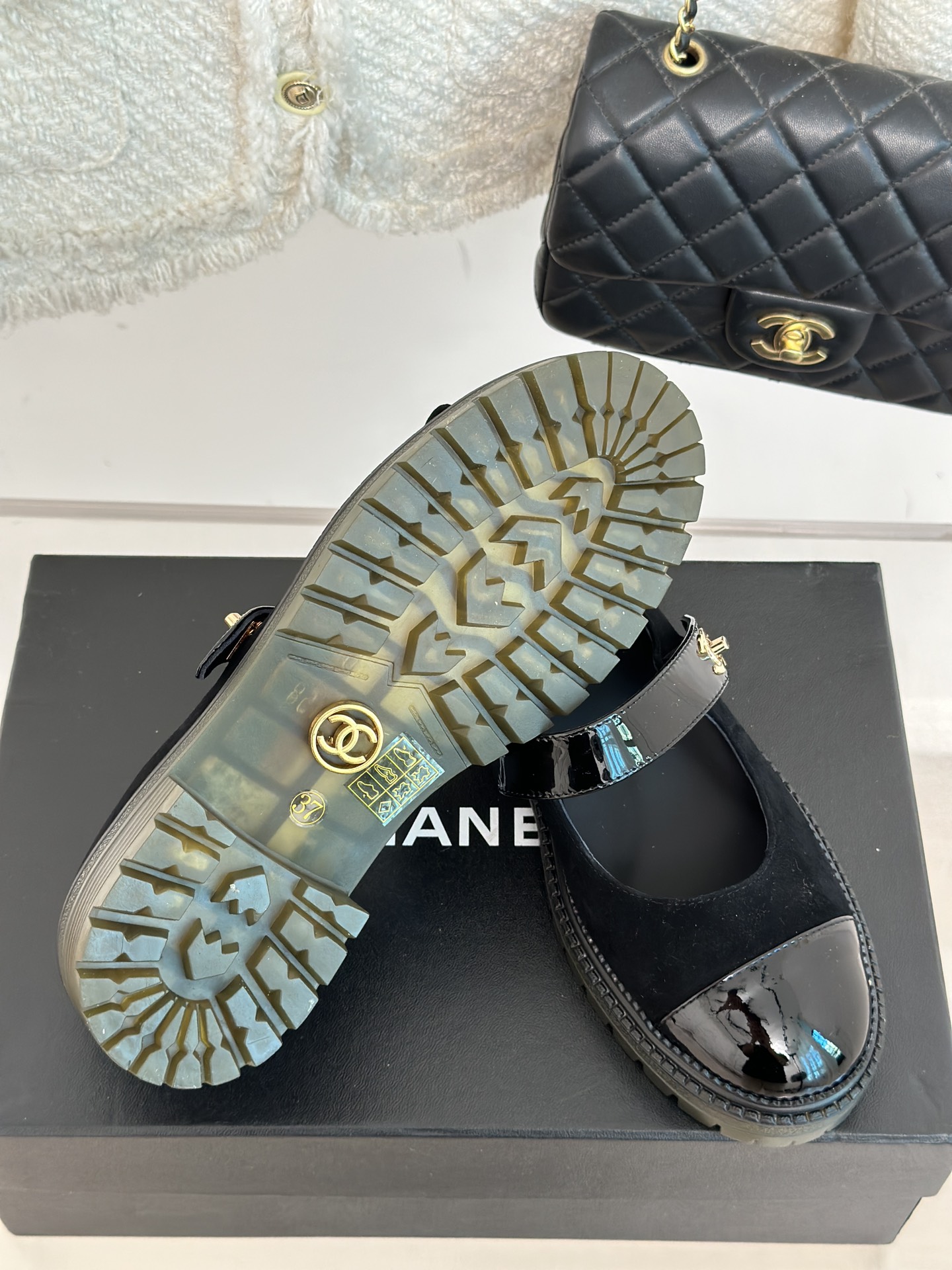 [TOP] CHANEL Cowhide Mary Jane Flat Shoes - Black