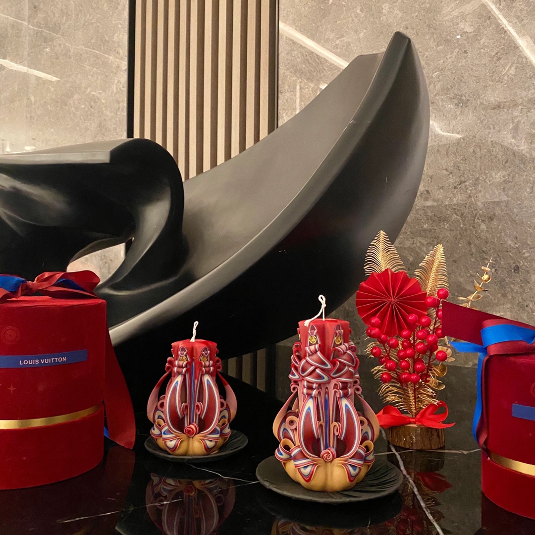 [TOP] Louis Vuitton LV Handmade Carved Candles - 2 Sizes
