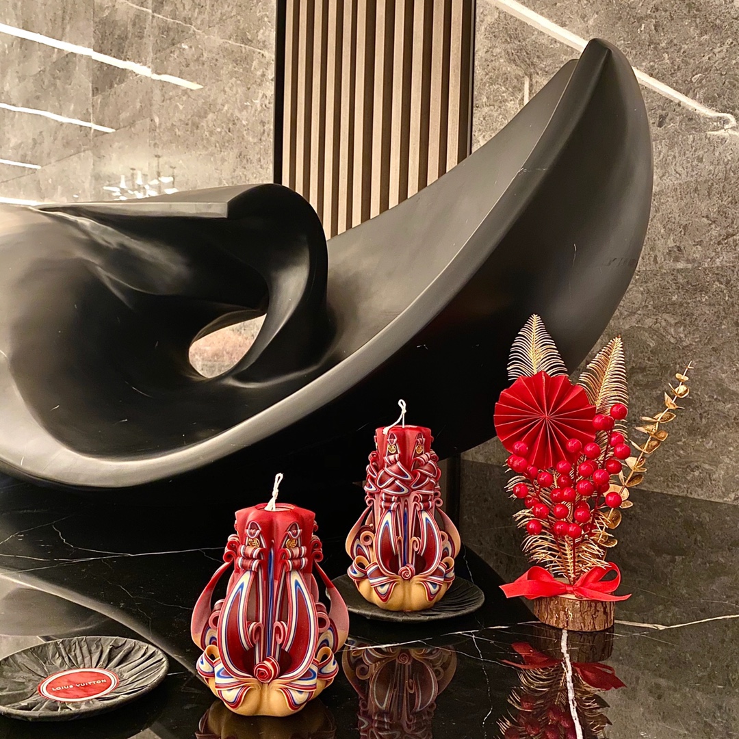 [TOP] Louis Vuitton LV Handmade Carved Candles - 2 Sizes