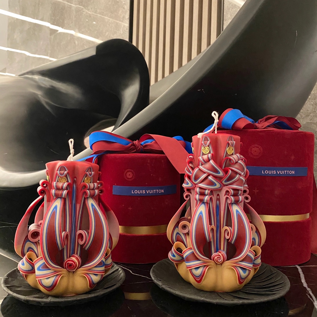 [TOP] Louis Vuitton LV Handmade Carved Candles - 2 Sizes