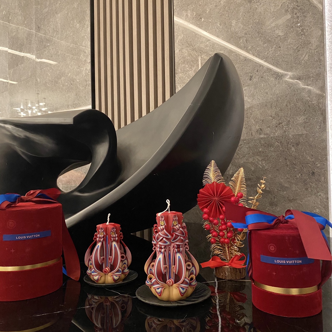 [TOP] Louis Vuitton LV Handmade Carved Candles - 2 Sizes