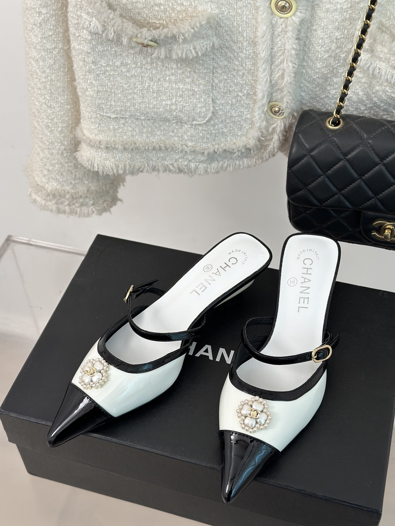 [TOP] CHANEL CC Clover Pearl Slides - 3 Color