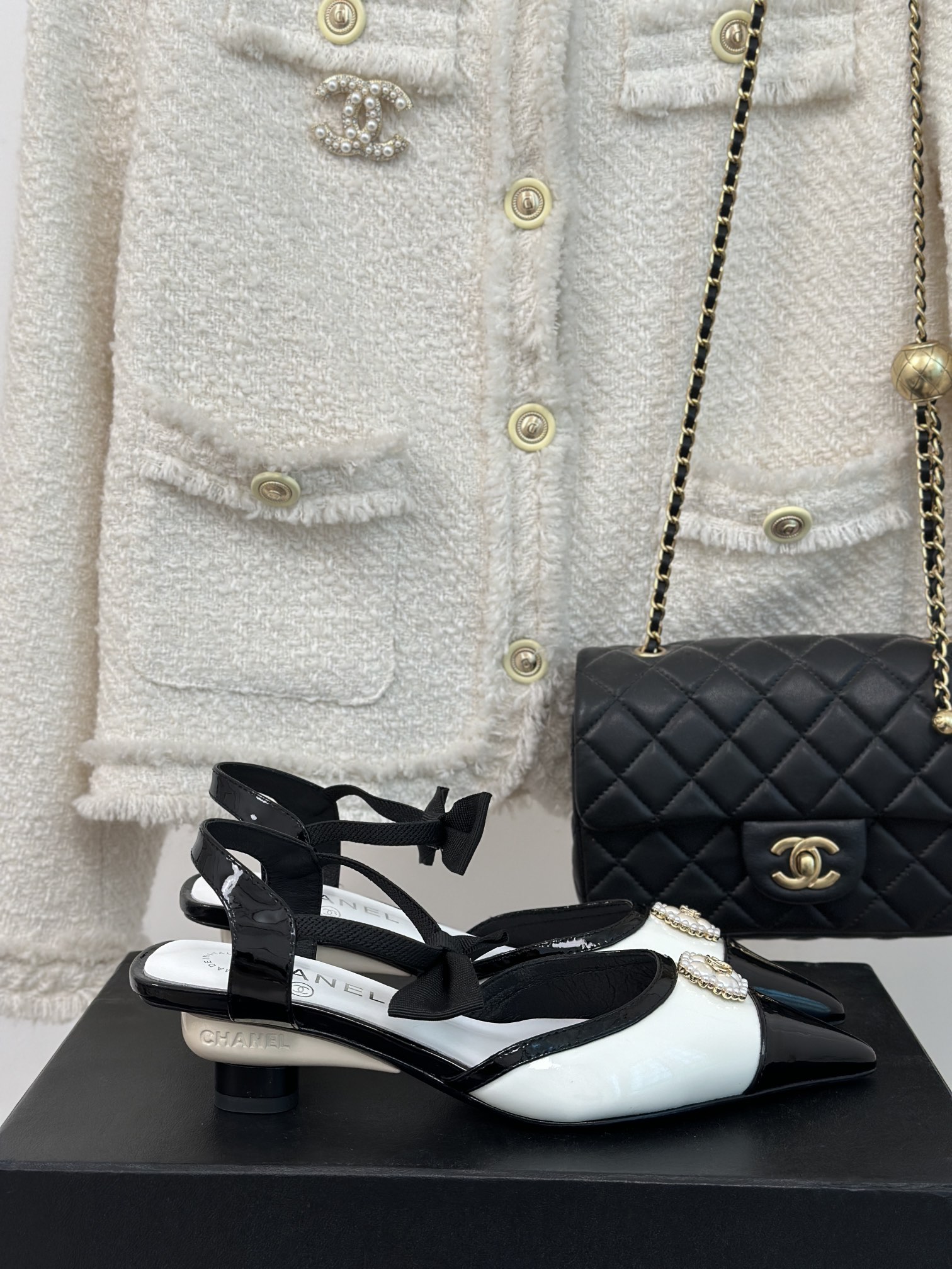 [TOP] CHANEL CC Clover Pearl Sandals - 3 Color