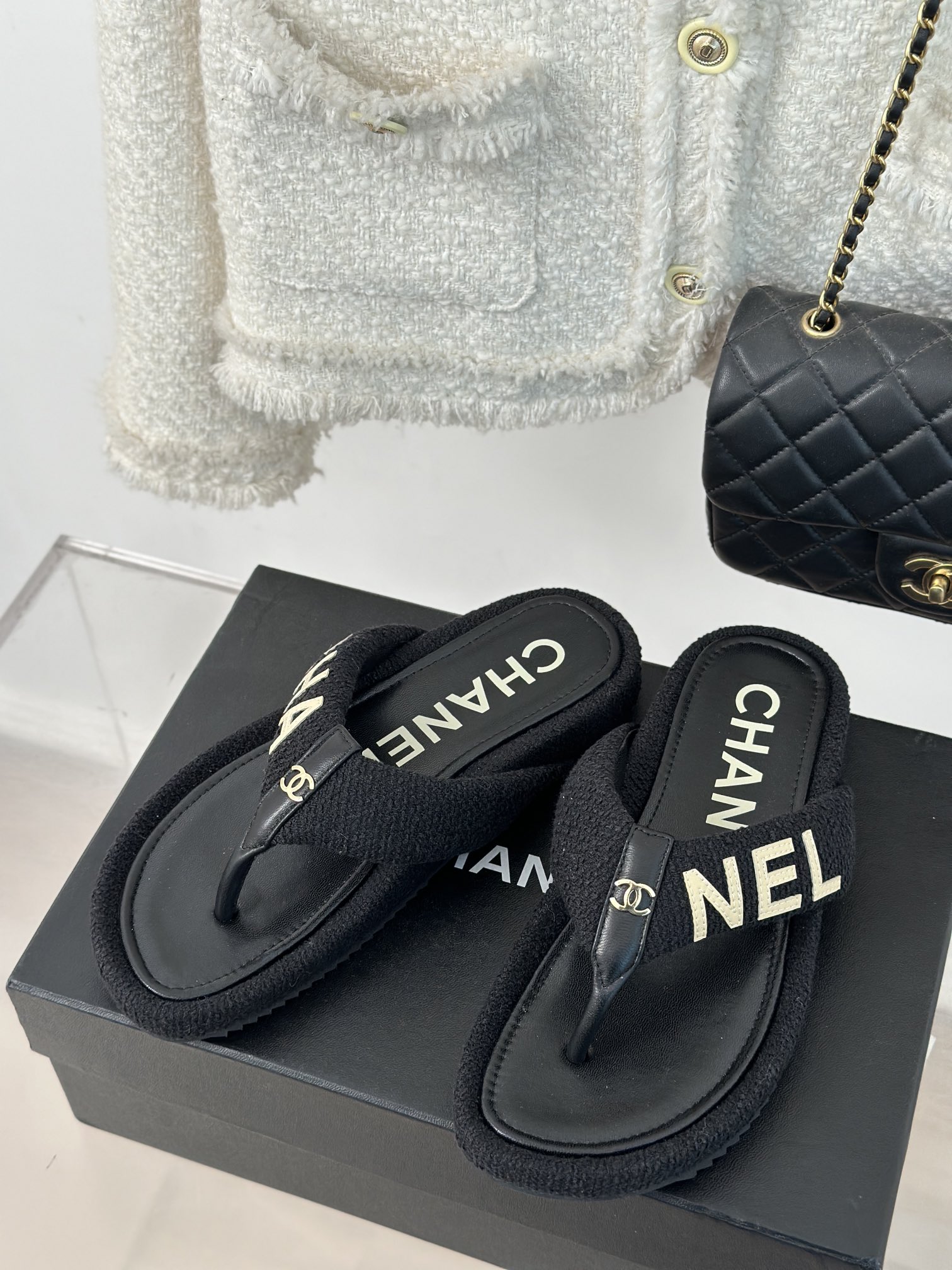 [TOP] CHANEL Flip-flops Slides - 9 Color