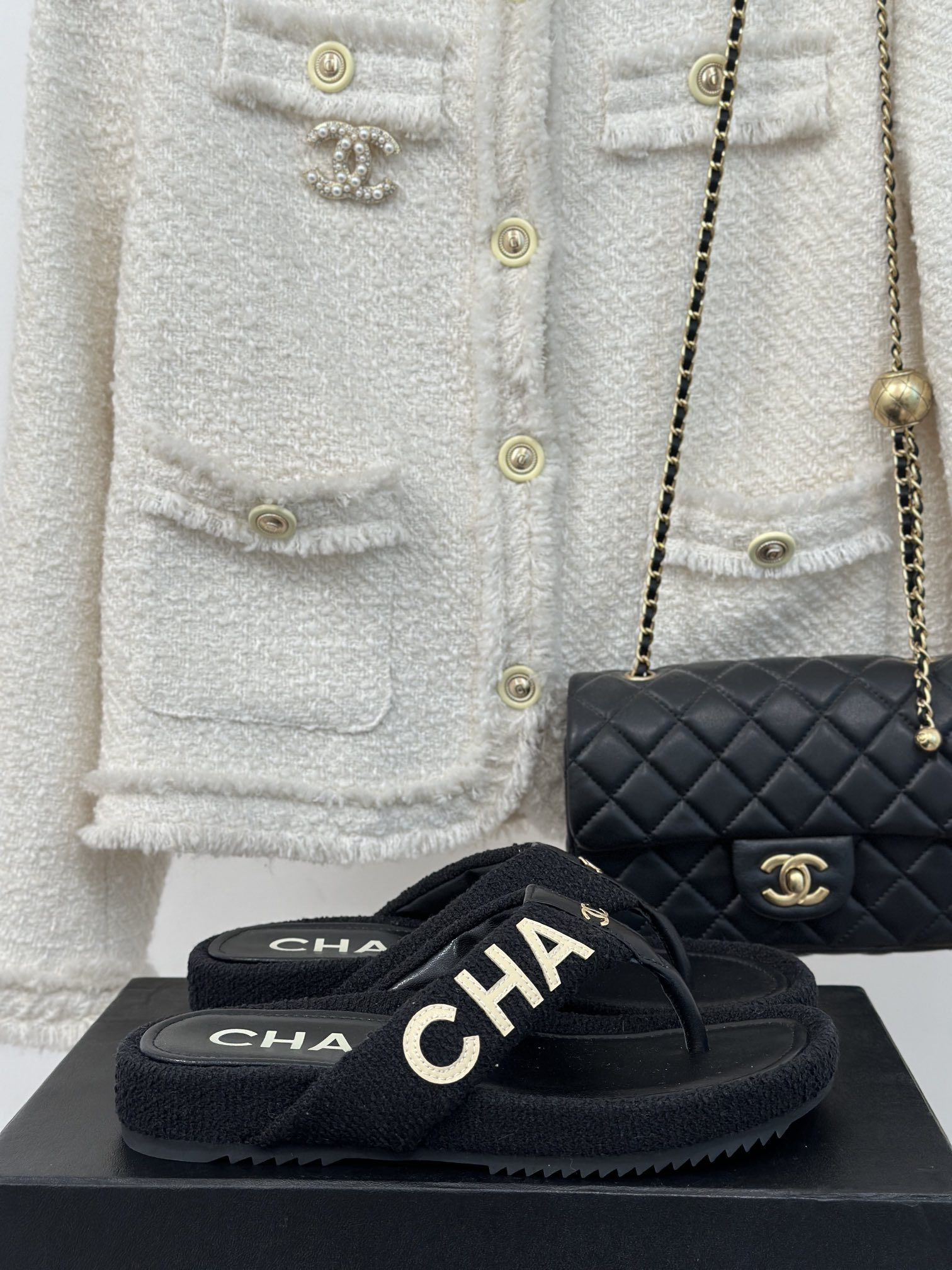 [TOP] CHANEL Flip-flops Slides - 9 Color