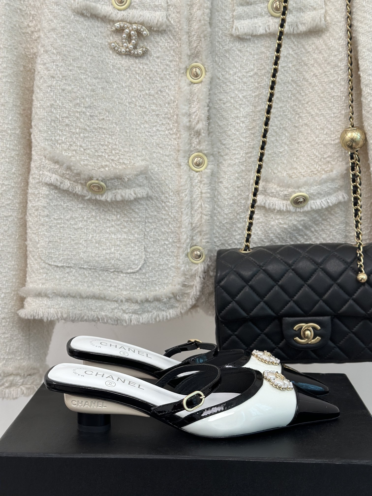 [TOP] CHANEL CC Clover Pearl Slides - 3 Color