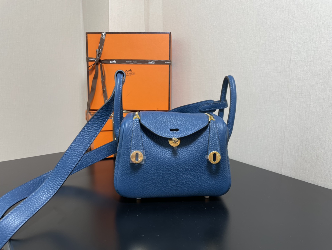 [TOP] HERMES Mini Lindy Taurillon Clemence Leather 19 CM - Deep Bleu & GHW/SHW