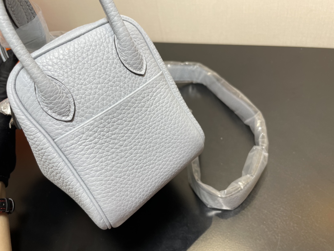 [TOP] HERMES Mini Lindy Taurillon Clemence Leather 19 CM - Bleu Glacier & GHW/SHW