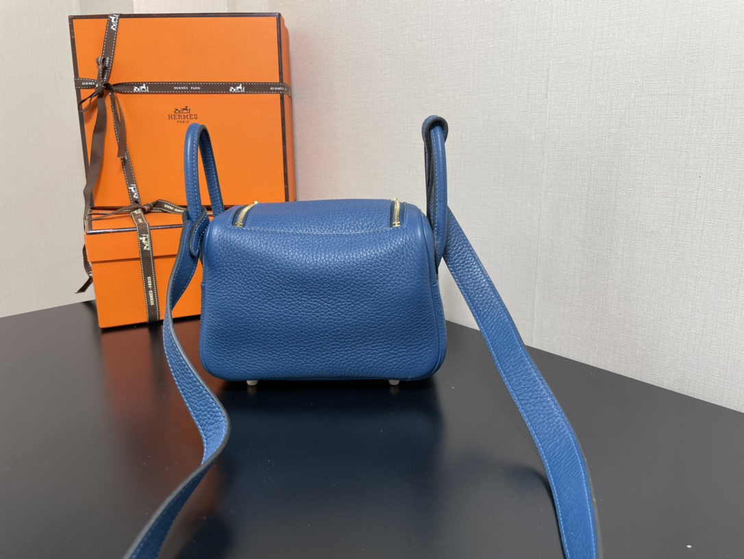 [TOP] HERMES Mini Lindy Taurillon Clemence Leather 19 CM - Deep Bleu & GHW/SHW