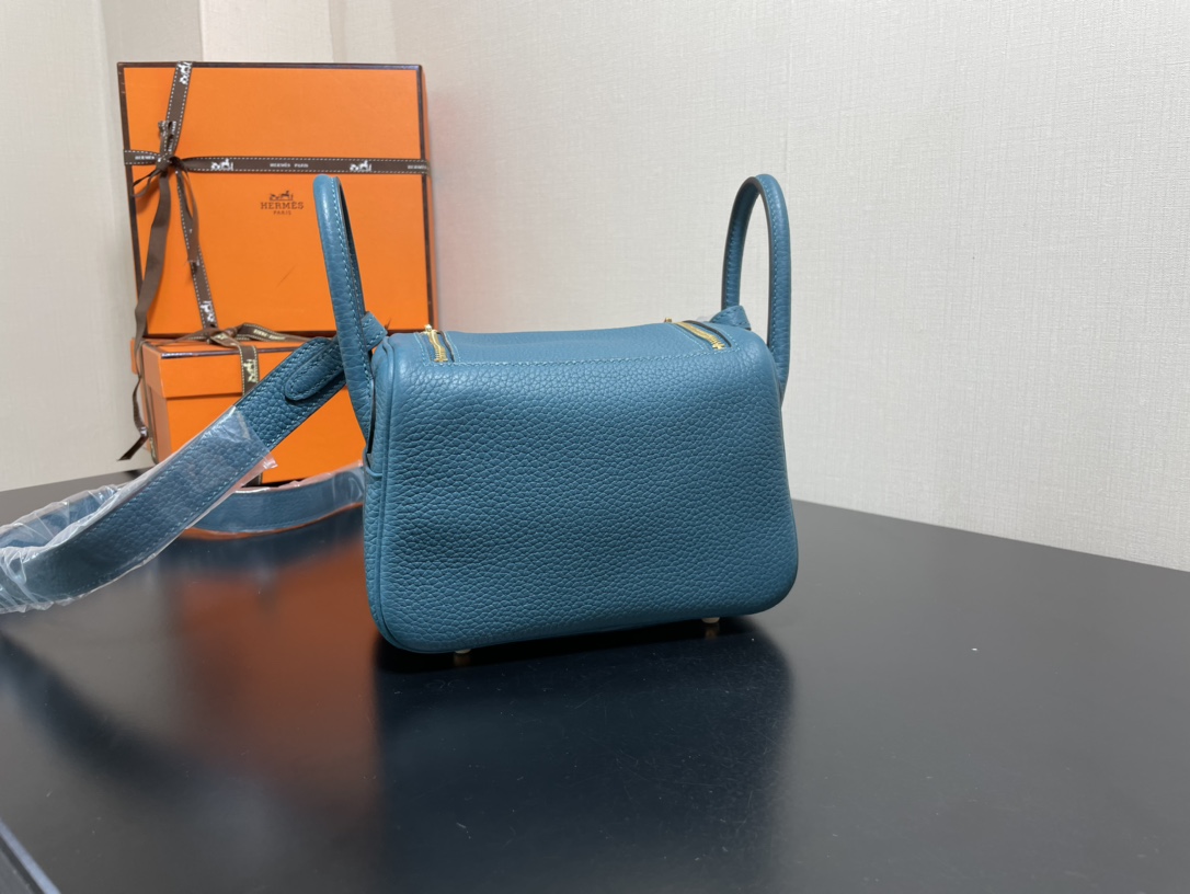 [TOP] HERMES Mini Lindy Taurillon Clemence Leather 19 CM - Bleu de Prusse & GHW/SHW