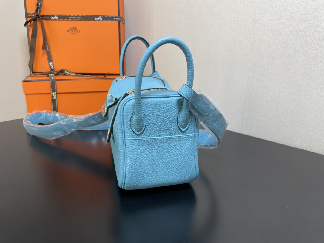 [TOP] HERMES Mini Lindy Taurillon Clemence Leather 19 CM - Bleu Du Nord & GHW/SHW