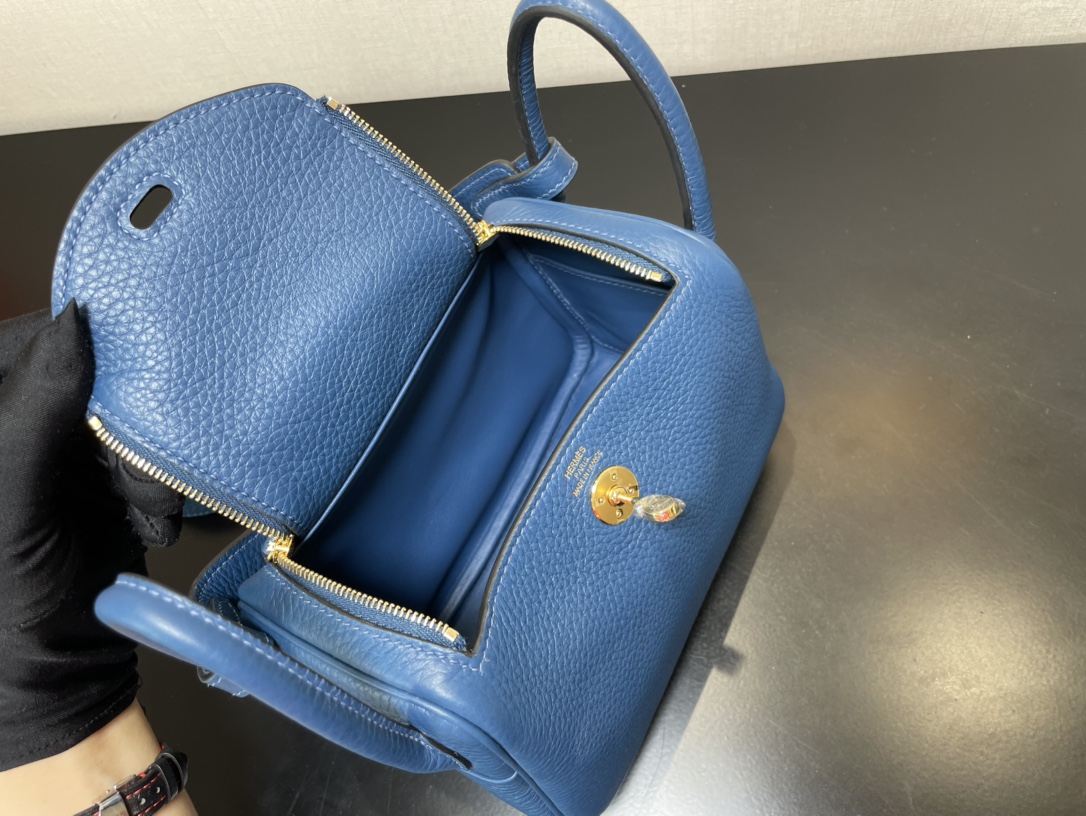 [TOP] HERMES Mini Lindy Taurillon Clemence Leather 19 CM - Deep Bleu & GHW/SHW