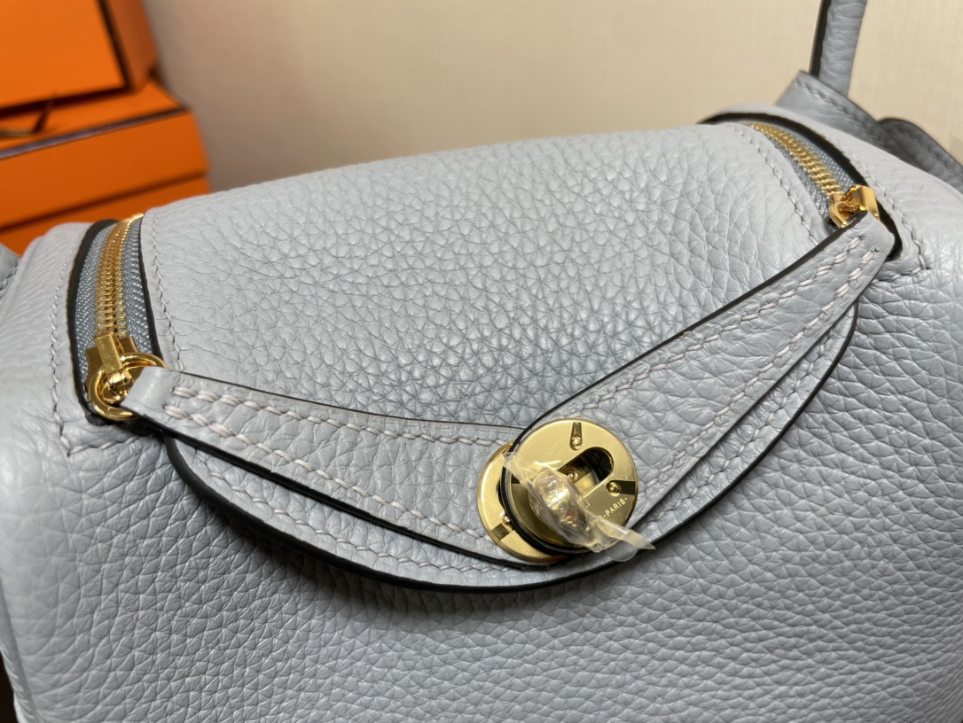 [TOP] HERMES Mini Lindy Taurillon Clemence Leather 19 CM - Bleu Glacier & GHW/SHW