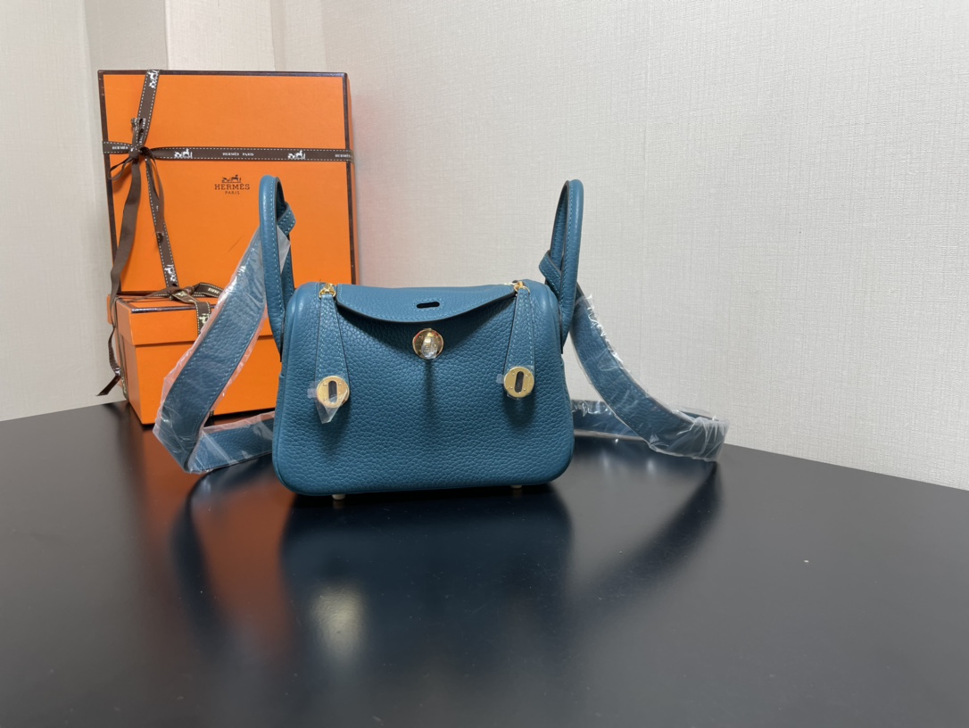 [TOP] HERMES Mini Lindy Taurillon Clemence Leather 19 CM - Bleu de Prusse & GHW/SHW