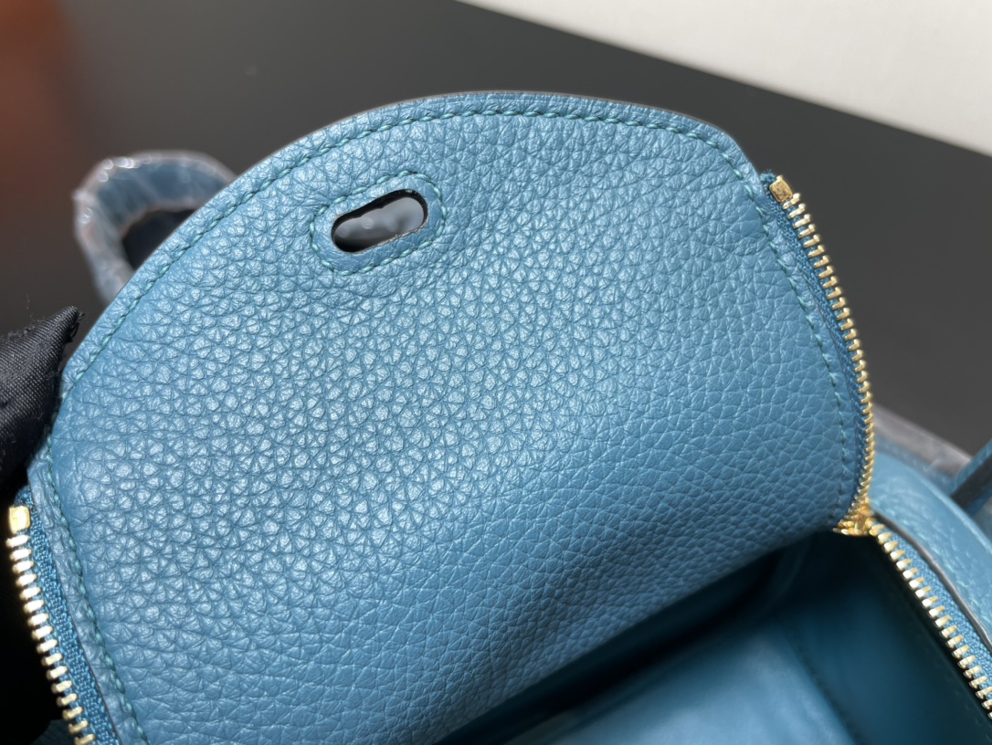 [TOP] HERMES Mini Lindy Taurillon Clemence Leather 19 CM - Bleu de Prusse & GHW/SHW