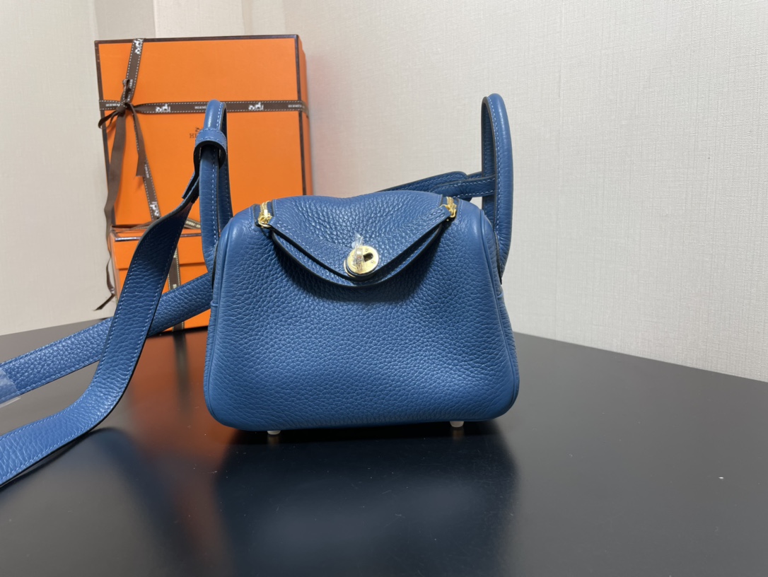 [TOP] HERMES Mini Lindy Taurillon Clemence Leather 19 CM - Deep Bleu & GHW/SHW