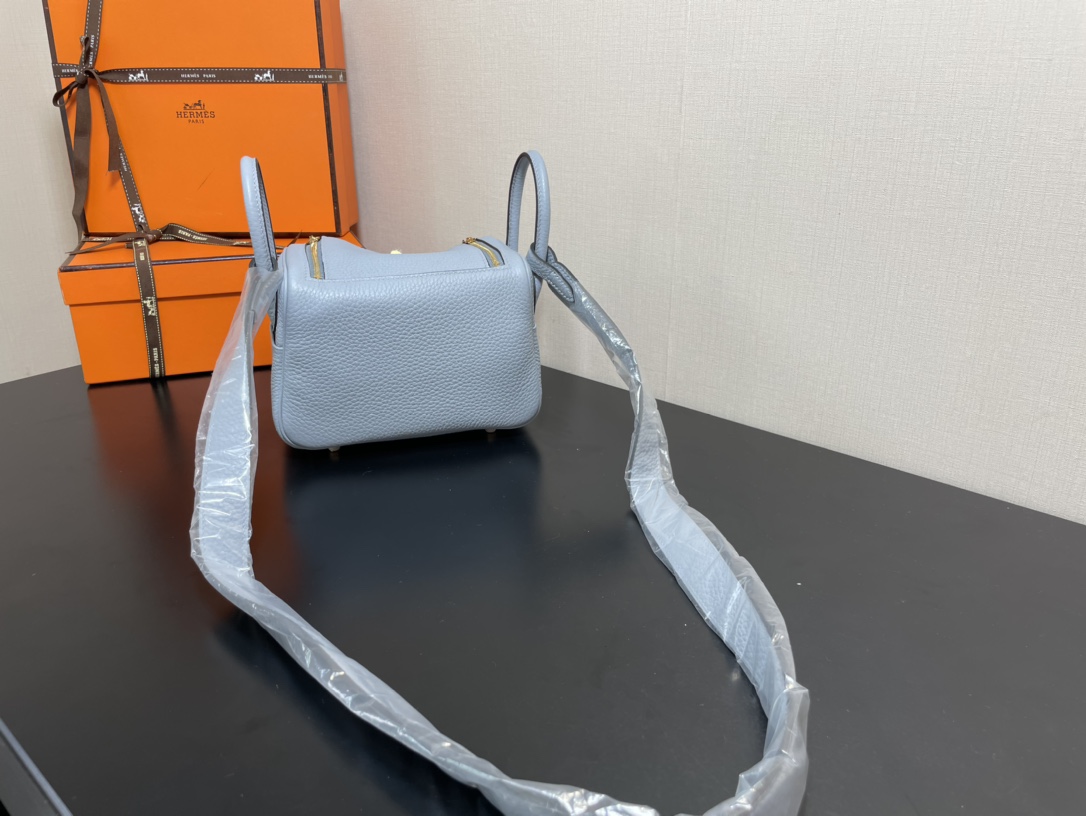 [TOP] HERMES Mini Lindy Taurillon Clemence Leather 19 CM - Bleu Glacier & GHW/SHW