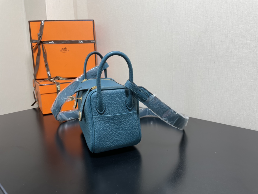 [TOP] HERMES Mini Lindy Taurillon Clemence Leather 19 CM - Bleu de Prusse & GHW/SHW