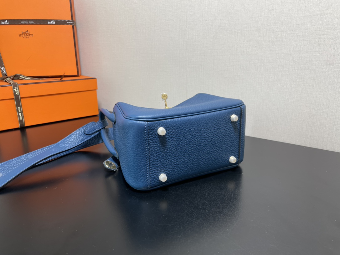 [TOP] HERMES Mini Lindy Taurillon Clemence Leather 19 CM - Deep Bleu & GHW/SHW