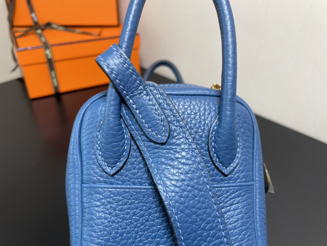 [TOP] HERMES Mini Lindy Taurillon Clemence Leather 19 CM - Deep Bleu & GHW/SHW