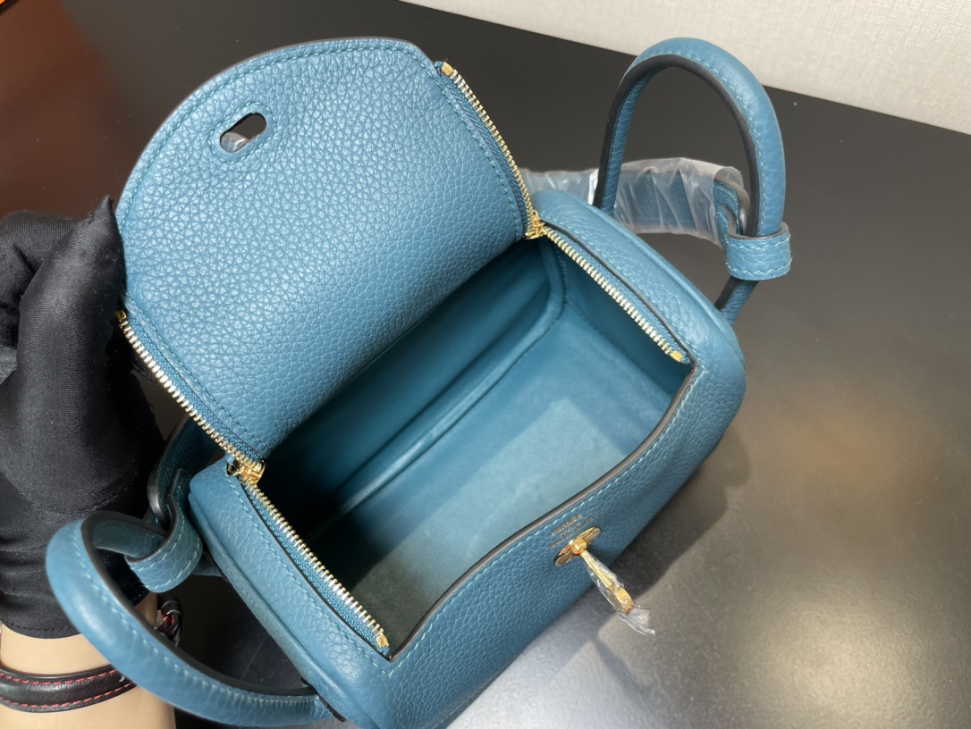 [TOP] HERMES Mini Lindy Taurillon Clemence Leather 19 CM - Bleu de Prusse & GHW/SHW