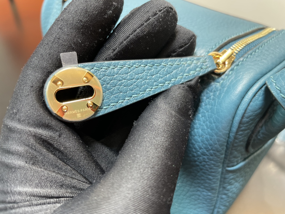 [TOP] HERMES Mini Lindy Taurillon Clemence Leather 19 CM - Bleu de Prusse & GHW/SHW