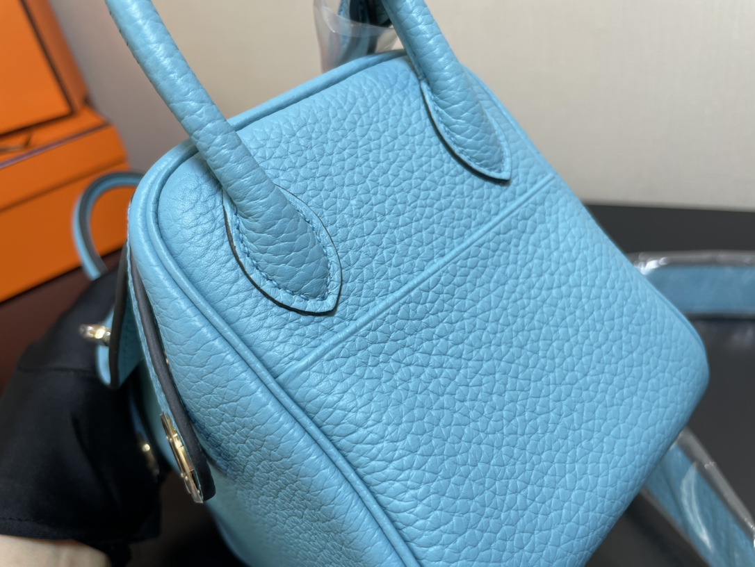 [TOP] HERMES Mini Lindy Taurillon Clemence Leather 19 CM - Bleu Du Nord & GHW/SHW