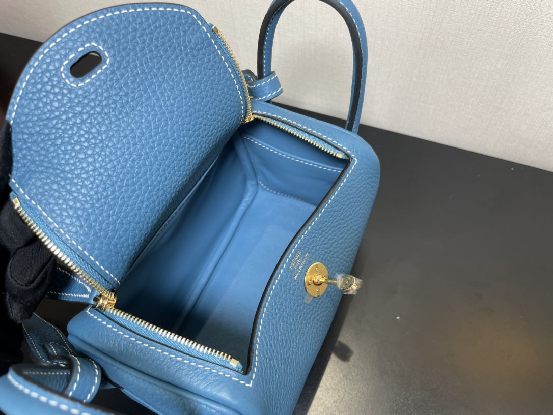 [TOP] HERMES Mini Lindy Taurillon Clemence Leather 19 CM - Bleu Jean & GHW/SHW