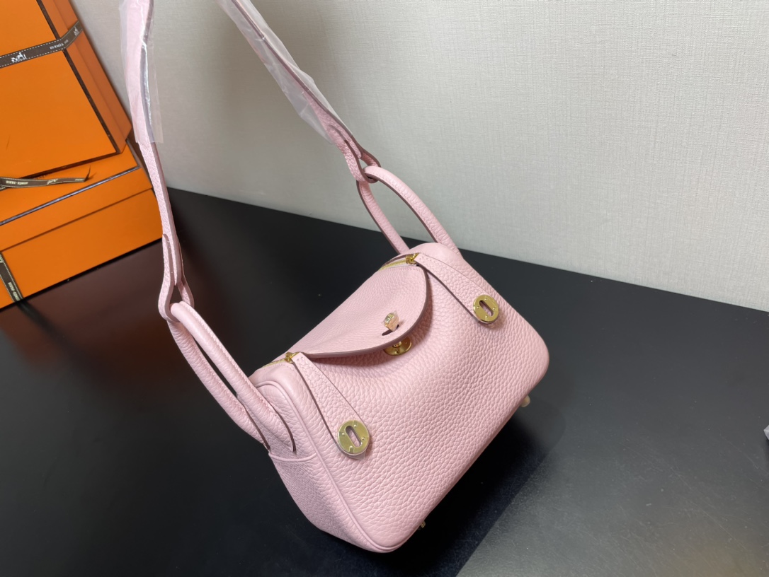 [TOP] HERMES Mini Lindy Taurillon Clemence Leather 19 CM - Rose Sakura& GHW/SHW