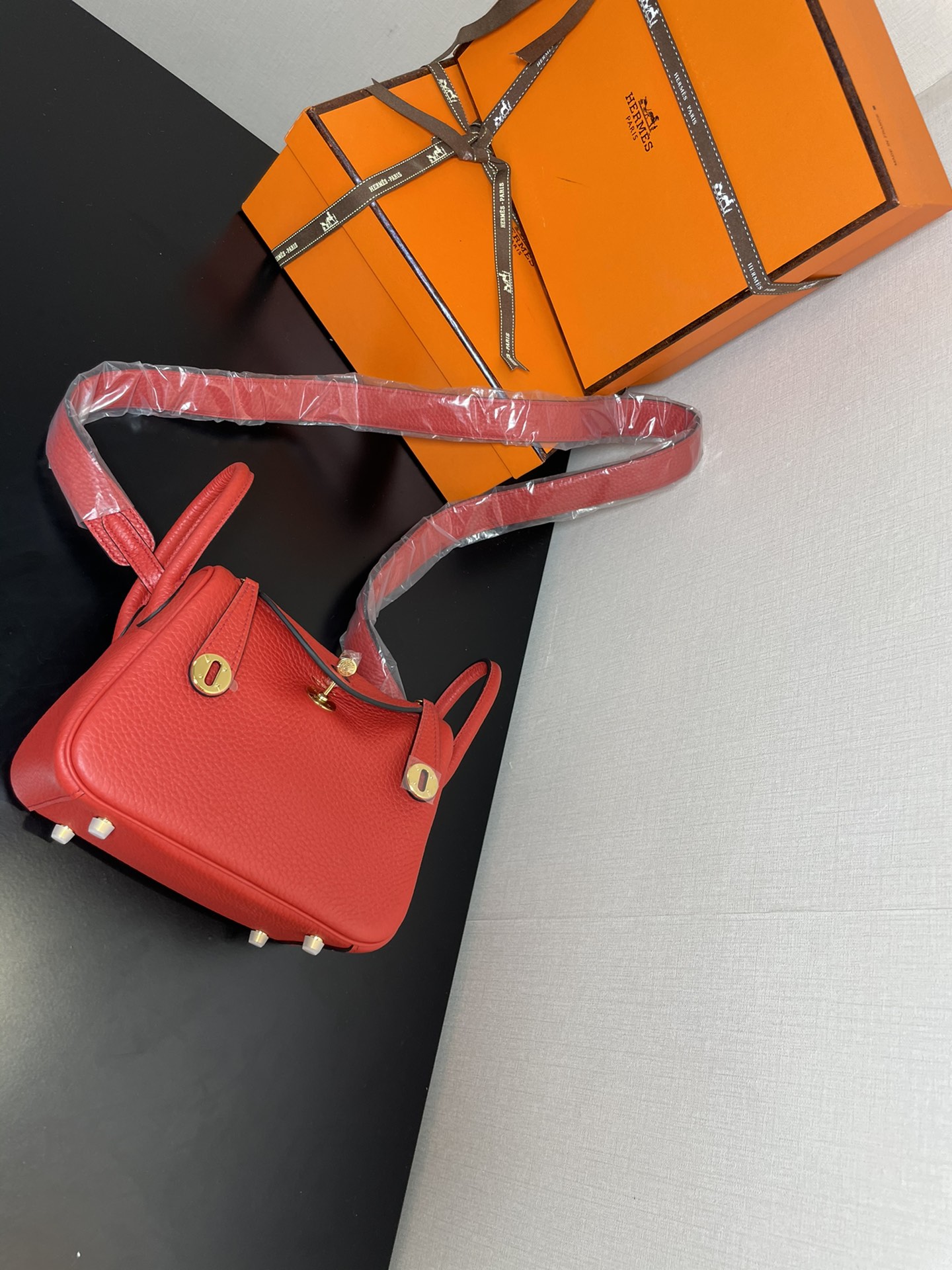 [TOP] HERMES Mini Lindy Taurillon Clemence Leather 19/26/30 CM - Rouge de Coeur & GHW/SHW