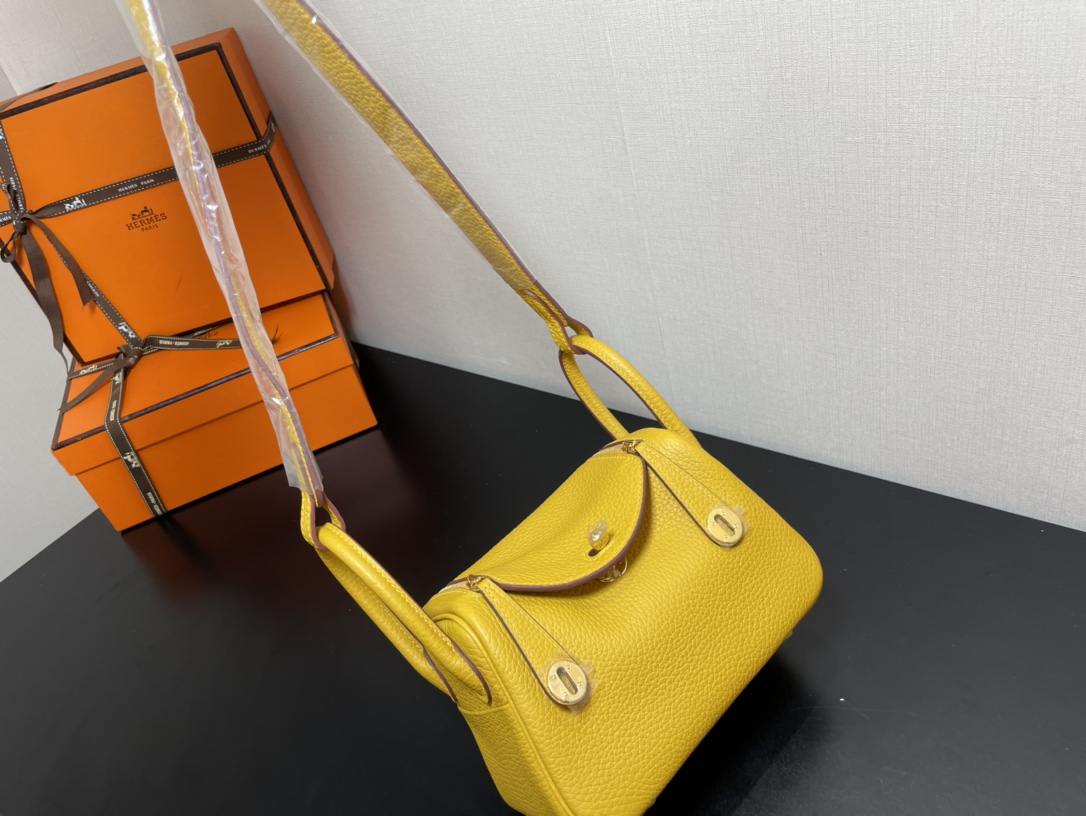 [TOP] HERMES Mini Lindy Taurillon Clemence Leather 19 CM - BiJaune Ambre & GHW/SHW
