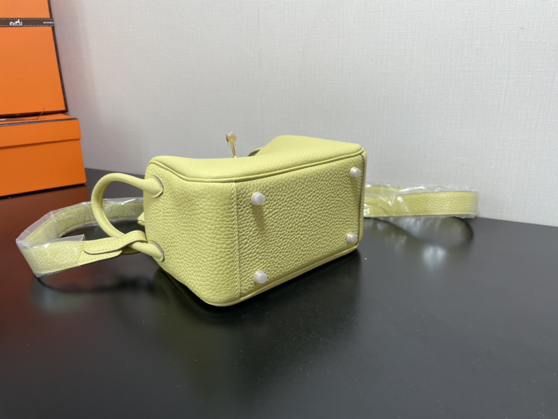 [TOP] HERMES Mini Lindy Taurillon Clemence Leather 19 CM - Jaune Poussin & GHW/SHW
