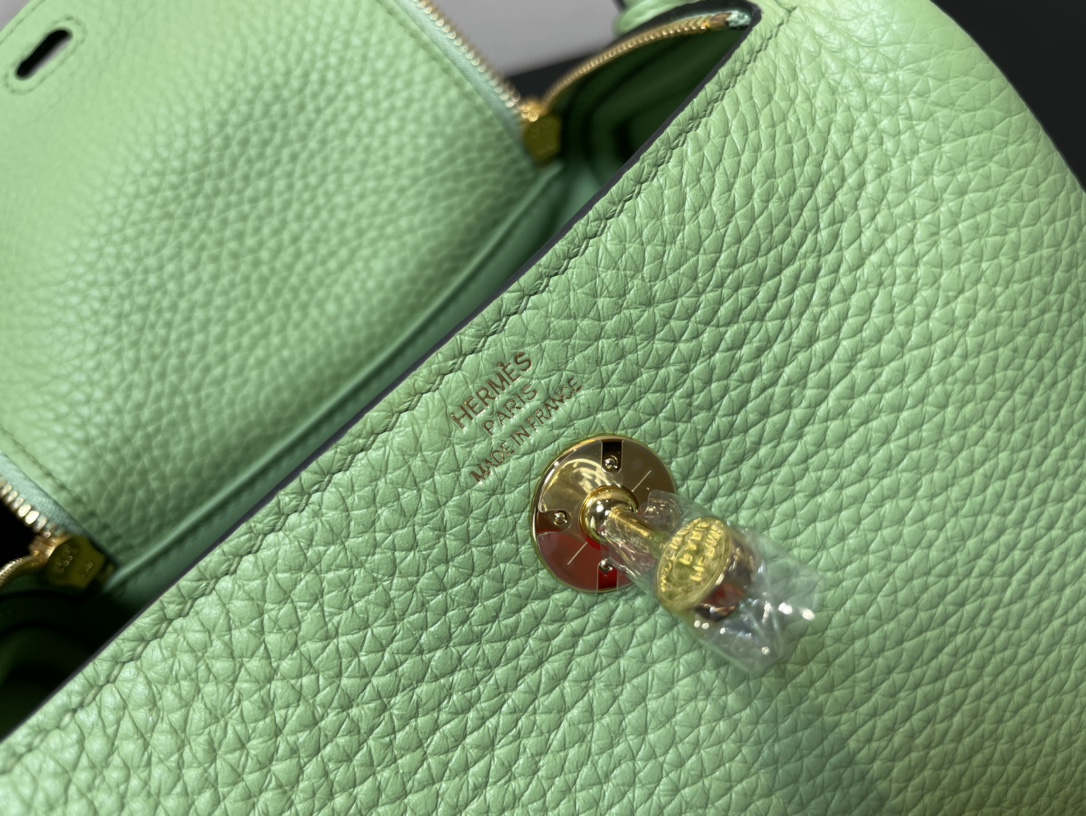 [TOP] HERMES Mini Lindy Taurillon Clemence Leather 19 CM - Vert Criquet & GHW/SHW
