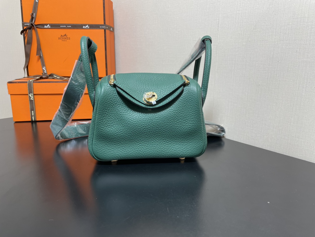 [TOP] HERMES Mini Lindy Taurillon Clemence Leather 19 CM - Malachite & GHW/SHW