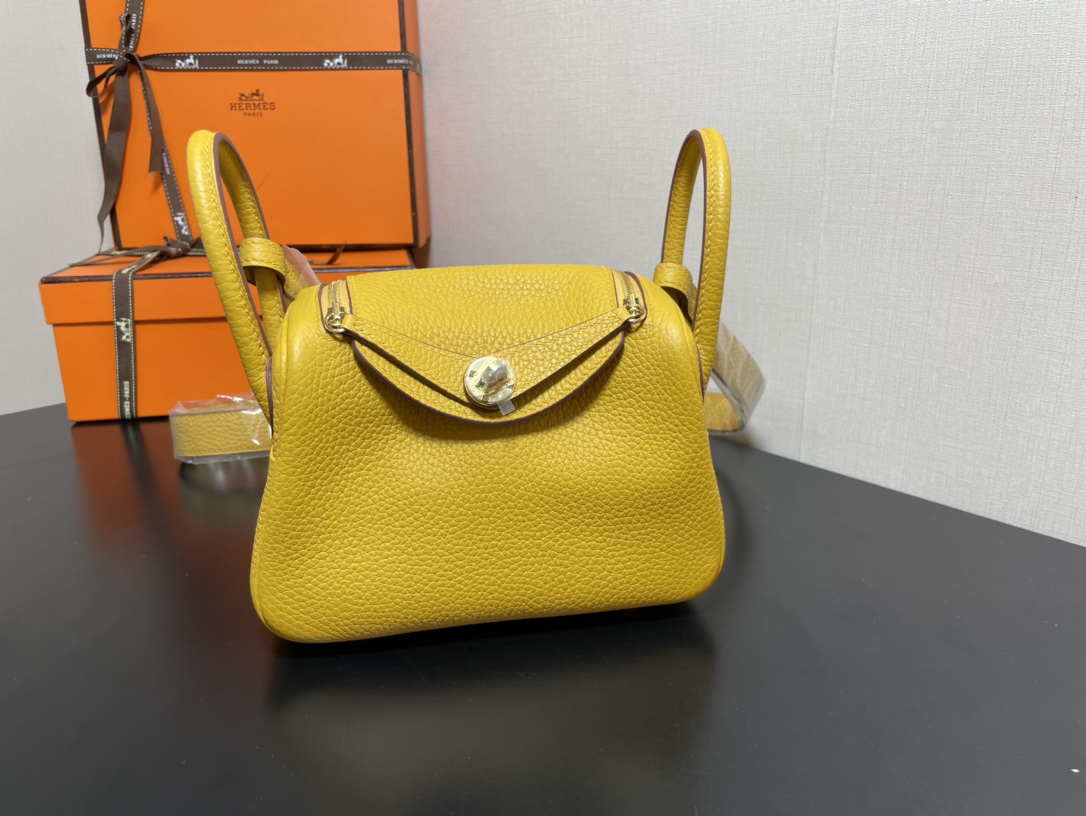 [TOP] HERMES Mini Lindy Taurillon Clemence Leather 19 CM - BiJaune Ambre & GHW/SHW
