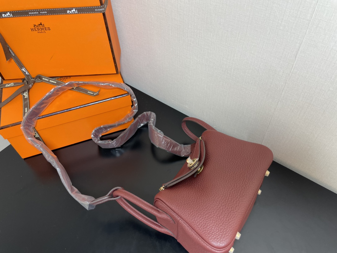 [TOP] HERMES Mini Lindy Taurillon Clemence Leather 19 CM - Bourgogne & GHW/SHW