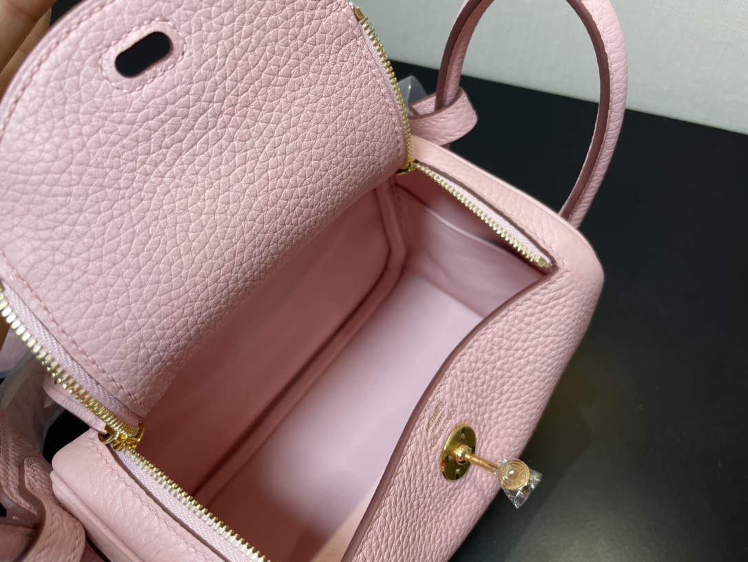[TOP] HERMES Mini Lindy Taurillon Clemence Leather 19 CM - Rose Sakura& GHW/SHW