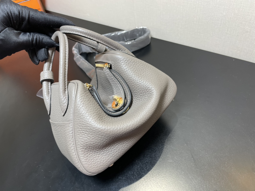 [TOP] HERMES Mini Lindy Taurillon Clemence Leather 19 CM - Etain & GHW/SHW