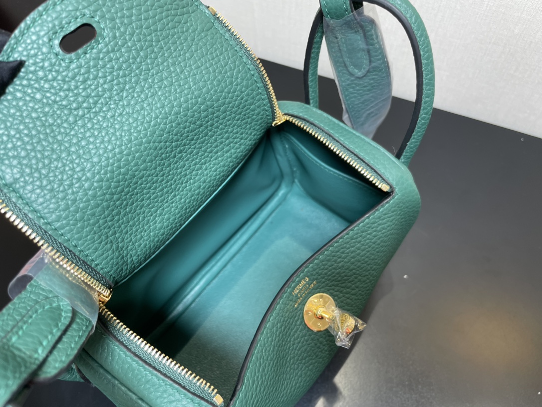 [TOP] HERMES Mini Lindy Taurillon Clemence Leather 19 CM - Malachite & GHW/SHW