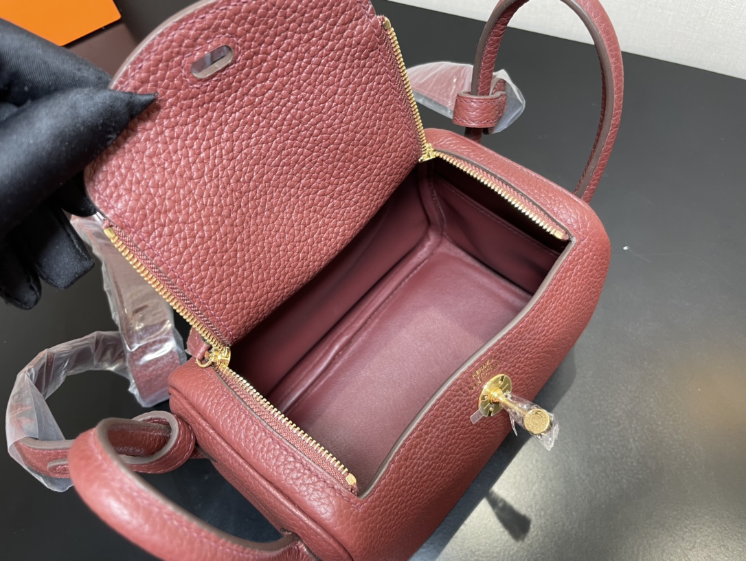 [TOP] HERMES Mini Lindy Taurillon Clemence Leather 19 CM - Bourgogne & GHW/SHW