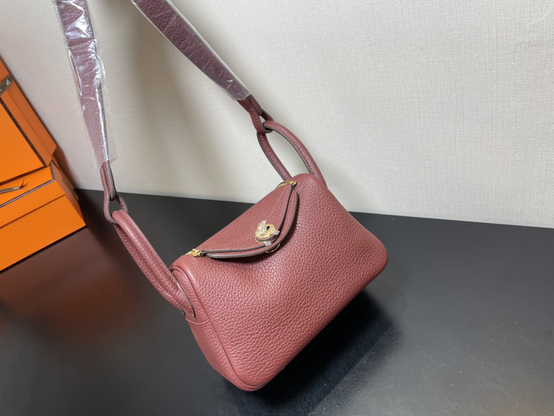 [TOP] HERMES Mini Lindy Taurillon Clemence Leather 19 CM - Bourgogne & GHW/SHW