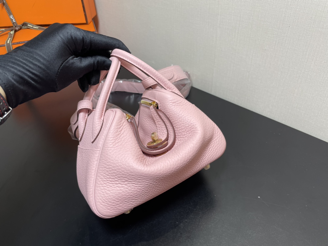 [TOP] HERMES Mini Lindy Taurillon Clemence Leather 19 CM - Rose Sakura& GHW/SHW