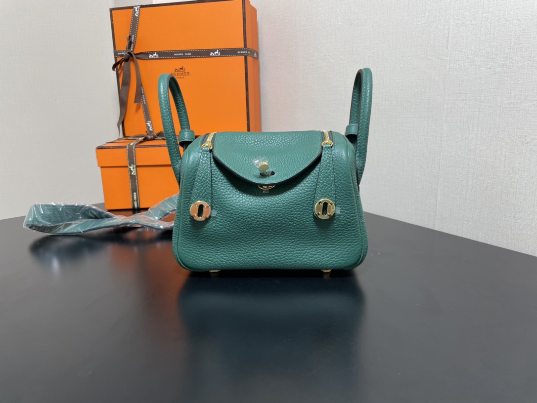 [TOP] HERMES Mini Lindy Taurillon Clemence Leather 19 CM - Malachite & GHW/SHW
